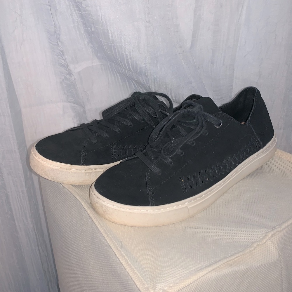 Tom’s sneakers